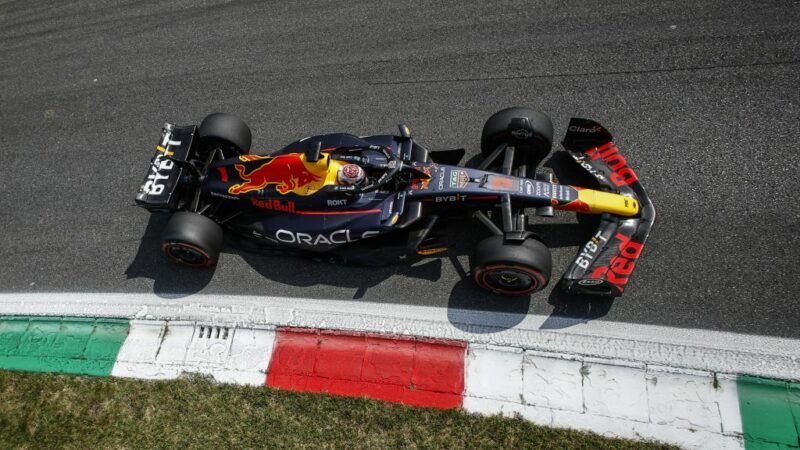 Verstappen vince a Monza la decima di fila, sul podio Perez e Sainz