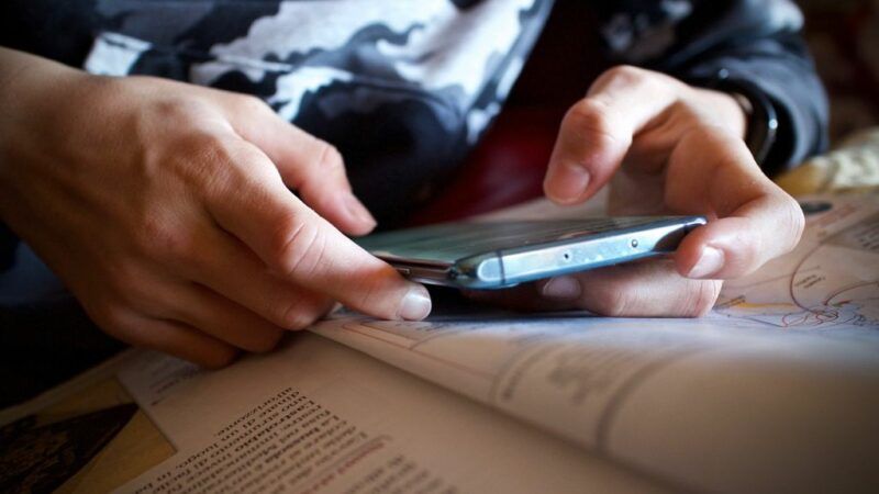 Ricerca Bicocca, l’uso precoce dello smartphone riduce l’apprendimento