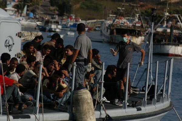 Migranti, Borrell: “forza dissolvente per l’UE”