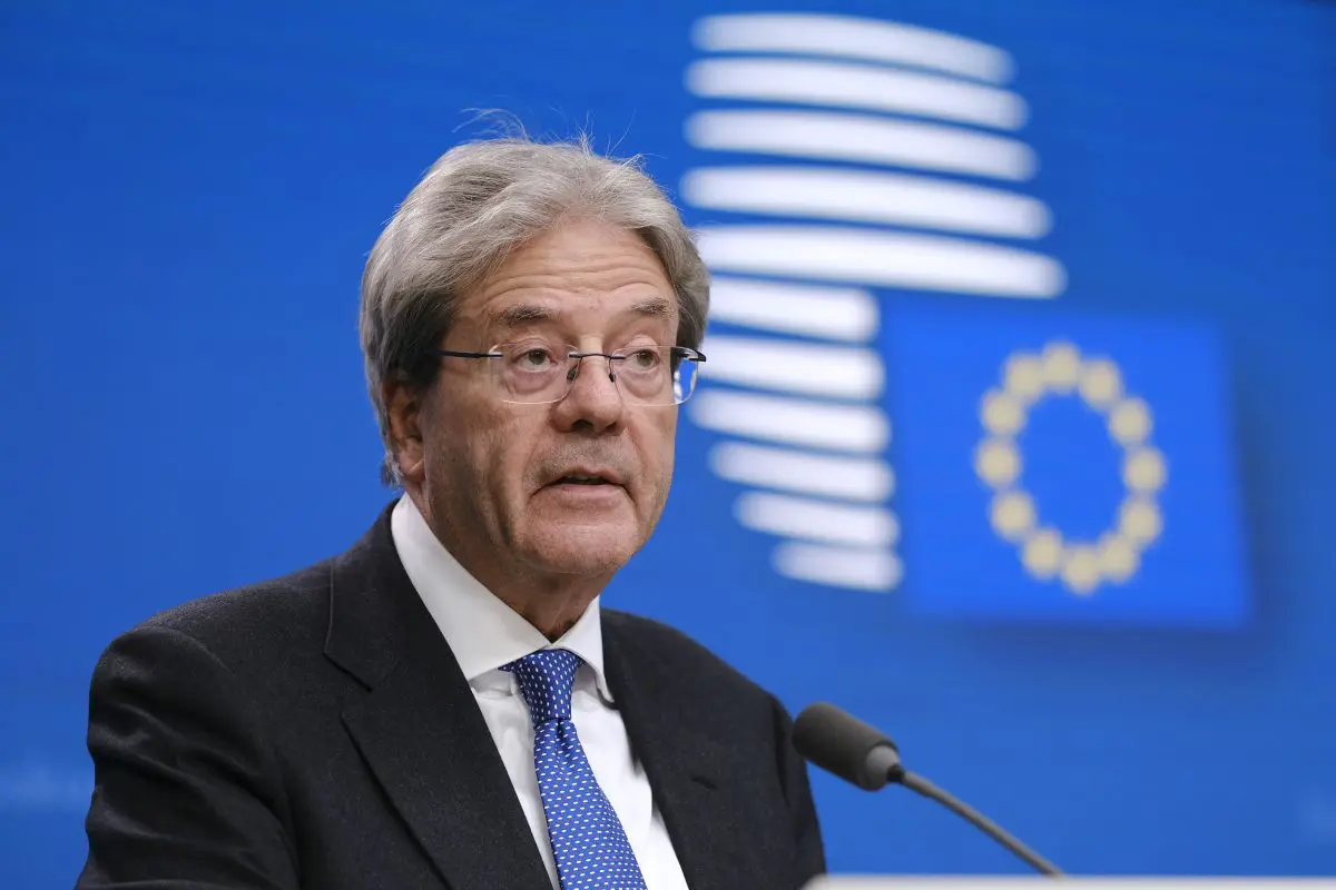Gentiloni “Commissione Ue non boccia la manovra ma invita alla prudenza”