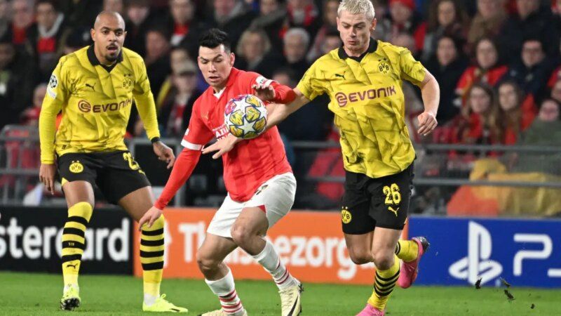De Jong risponde a Malen, Psv-Borussia Dortmund 1-1