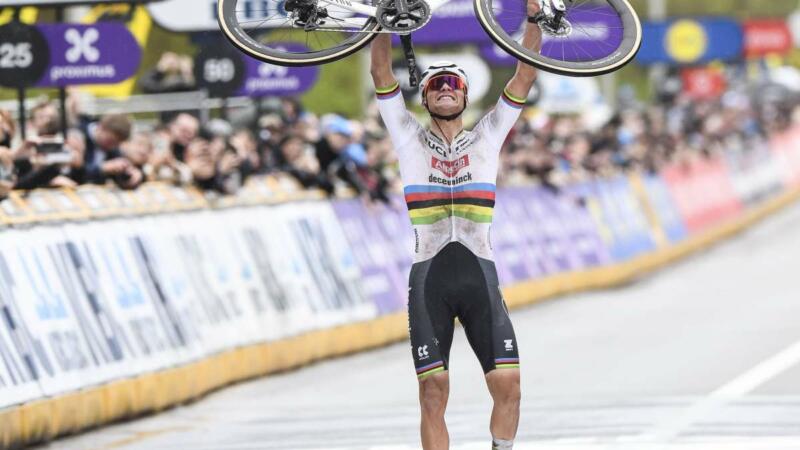 Van der Poel fa tris al Giro delle Fiandre, Mozzato secondo