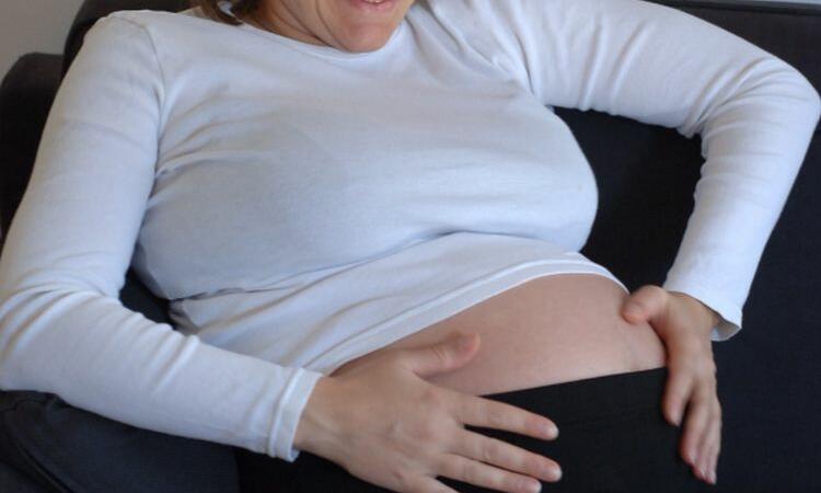 Maternità surrogata, Vaticano “Viola dignità bambino e della donna”
