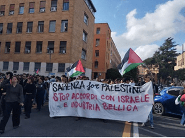 Roma, protesta degli studenti della Sapienza contro la collaborazione accademica con Israele